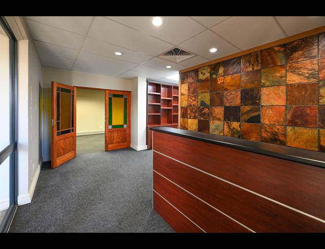 168M² OFFICE RENTED IN THE CREST